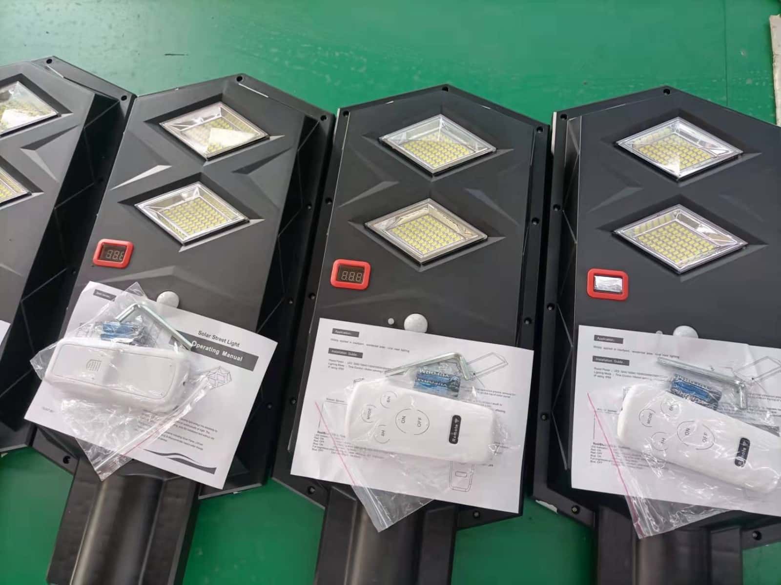 LAMPADAIRE SOLAIRE 100W ALL IN ONE - Akwa Marketplace